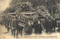 Catastrophe du dirigeable "République", le 25 Septembre 1909 - Funérailles des Victimes à Versailles - Les porteurs des couronnes offertes par la ville de Paris. C. Malcuit, phot-édit., Paris