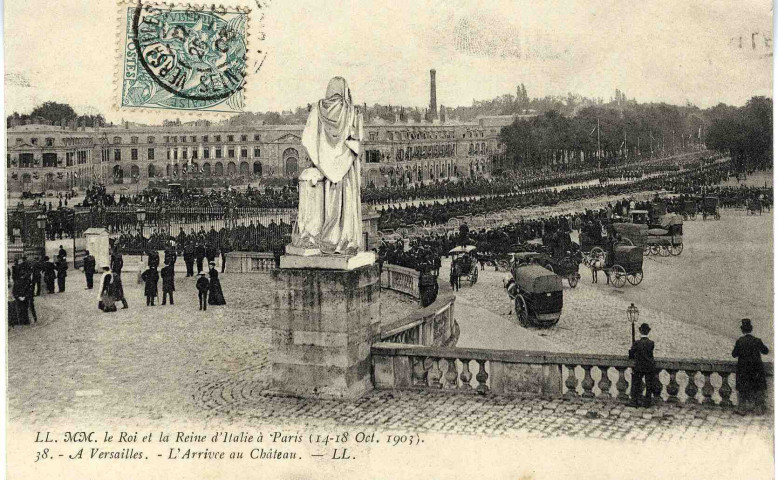 MM. le Roi et la Reine d'Italie à Paris (14-18 oct. 1903). A Versailles. L'arrivée au château.ParisL'Imprimerie Nouvelle Photographique
